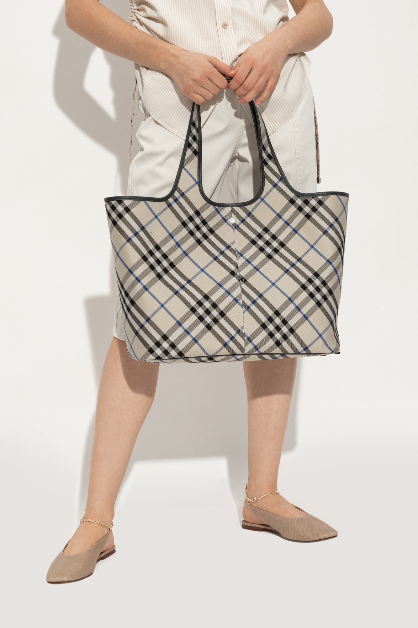 Burberry HAND BAG (8105768 B9629)